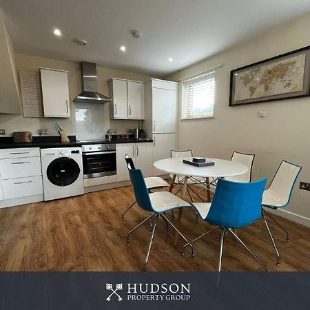 Three Bedroom Townhouse With Parking Telford Exterior foto