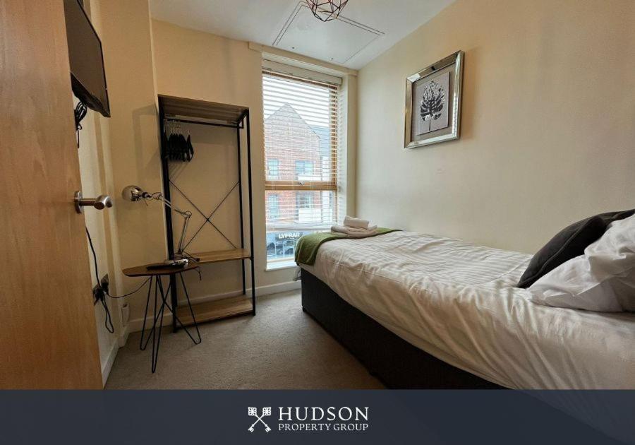 Three Bedroom Townhouse With Parking Telford Exterior foto