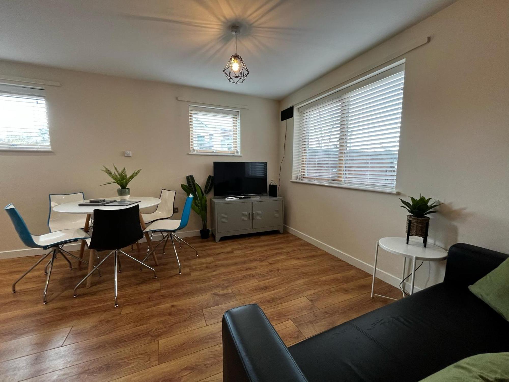 Three Bedroom Townhouse With Parking Telford Exterior foto