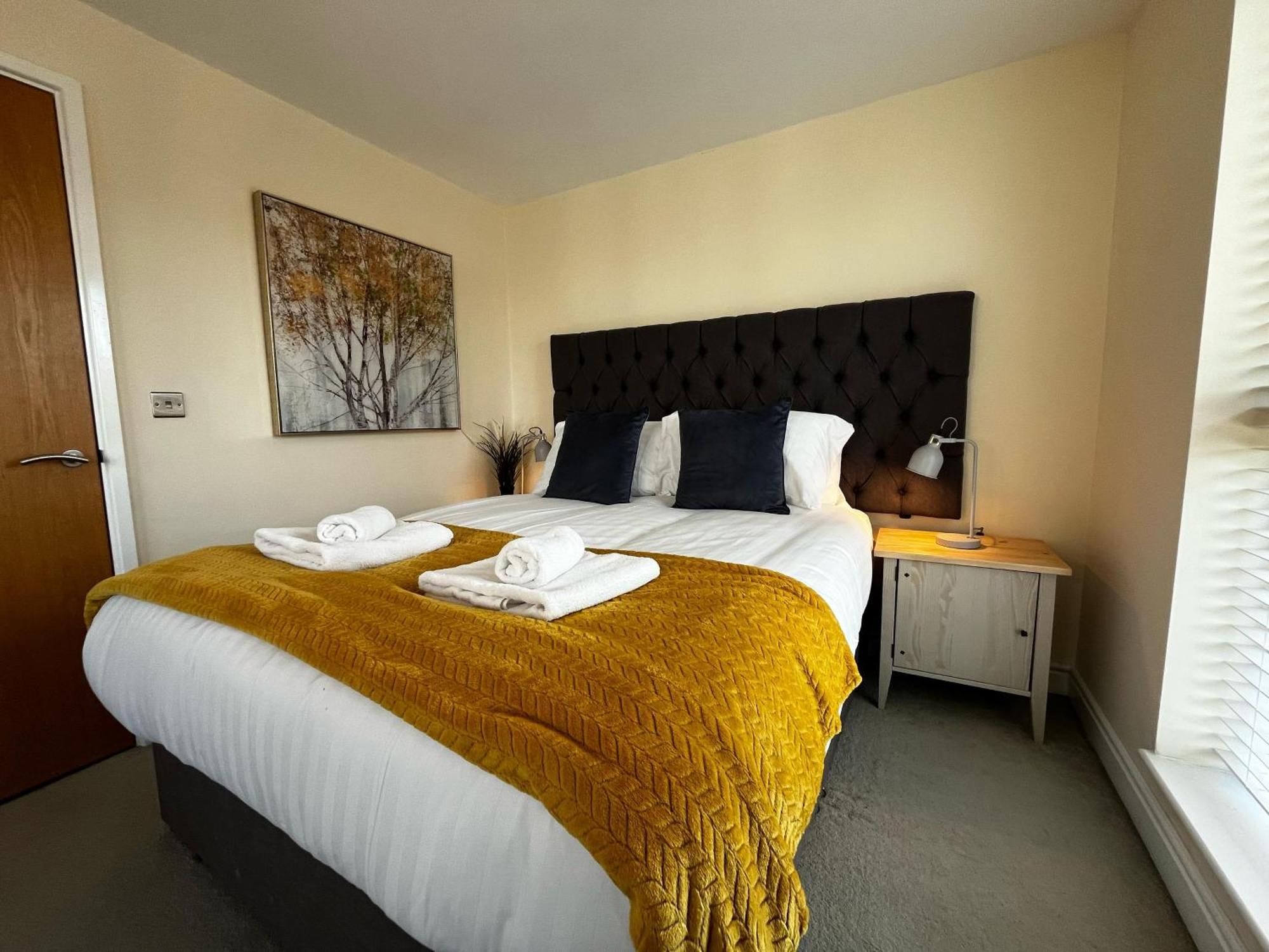 Three Bedroom Townhouse With Parking Telford Exterior foto