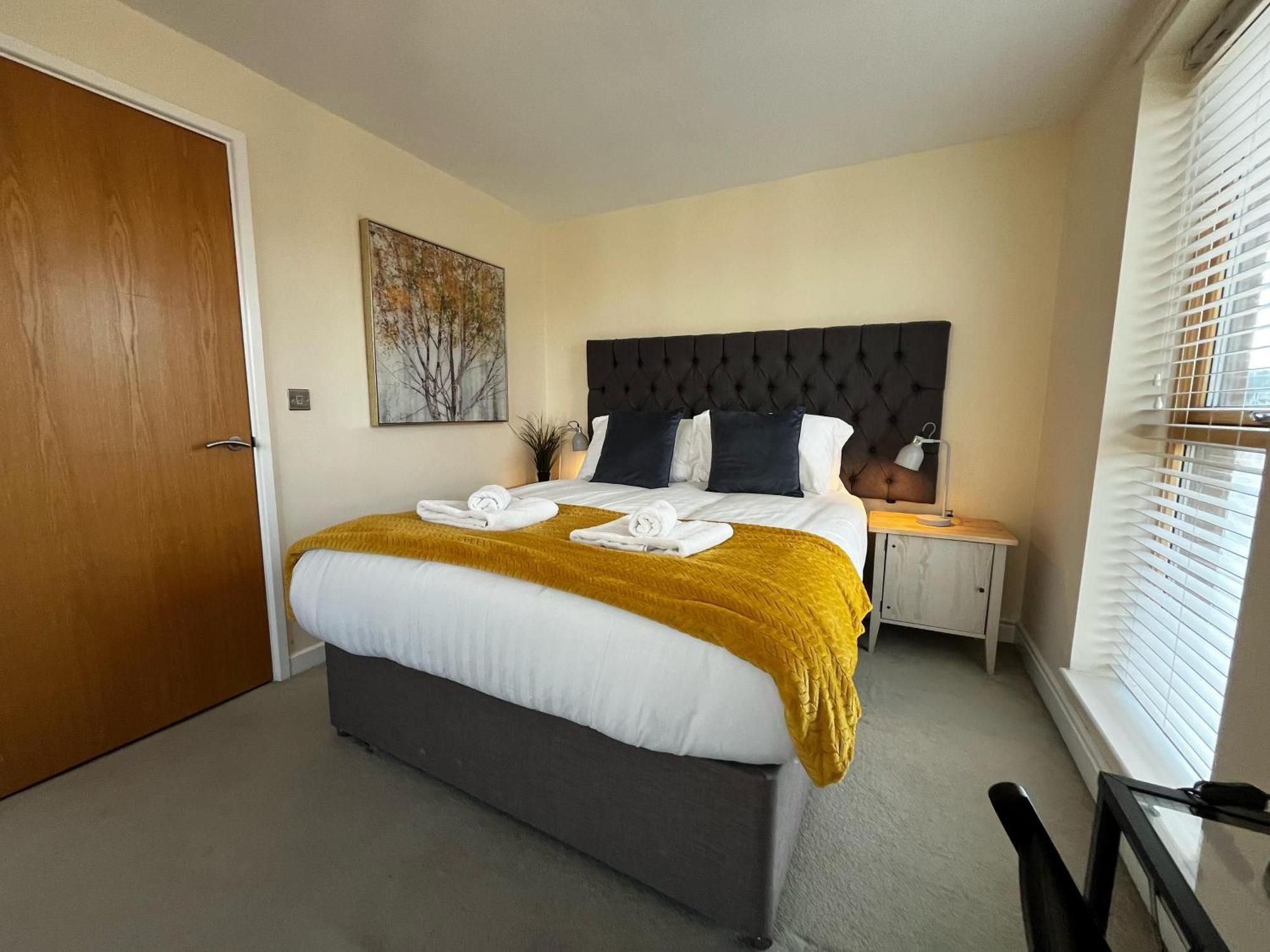 Three Bedroom Townhouse With Parking Telford Exterior foto