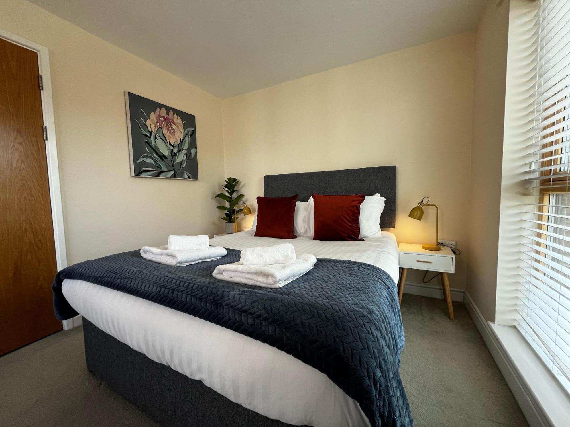 Three Bedroom Townhouse With Parking Telford Exterior foto